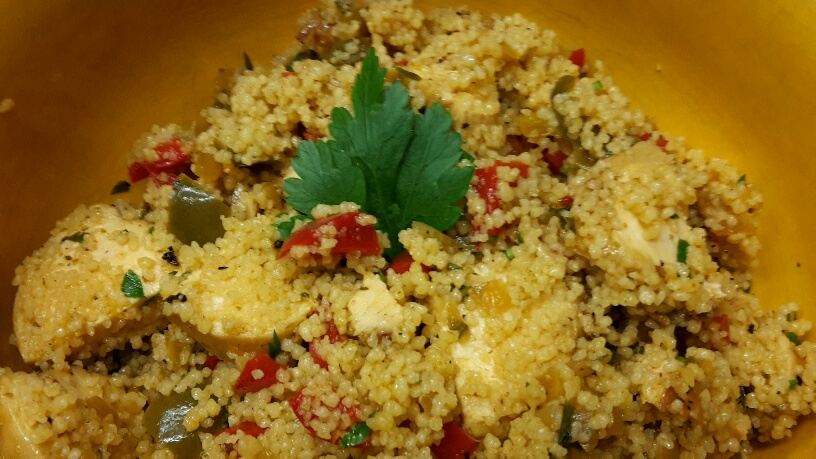 Couscous-Salat mit orientalischer Maishähnchenbrust