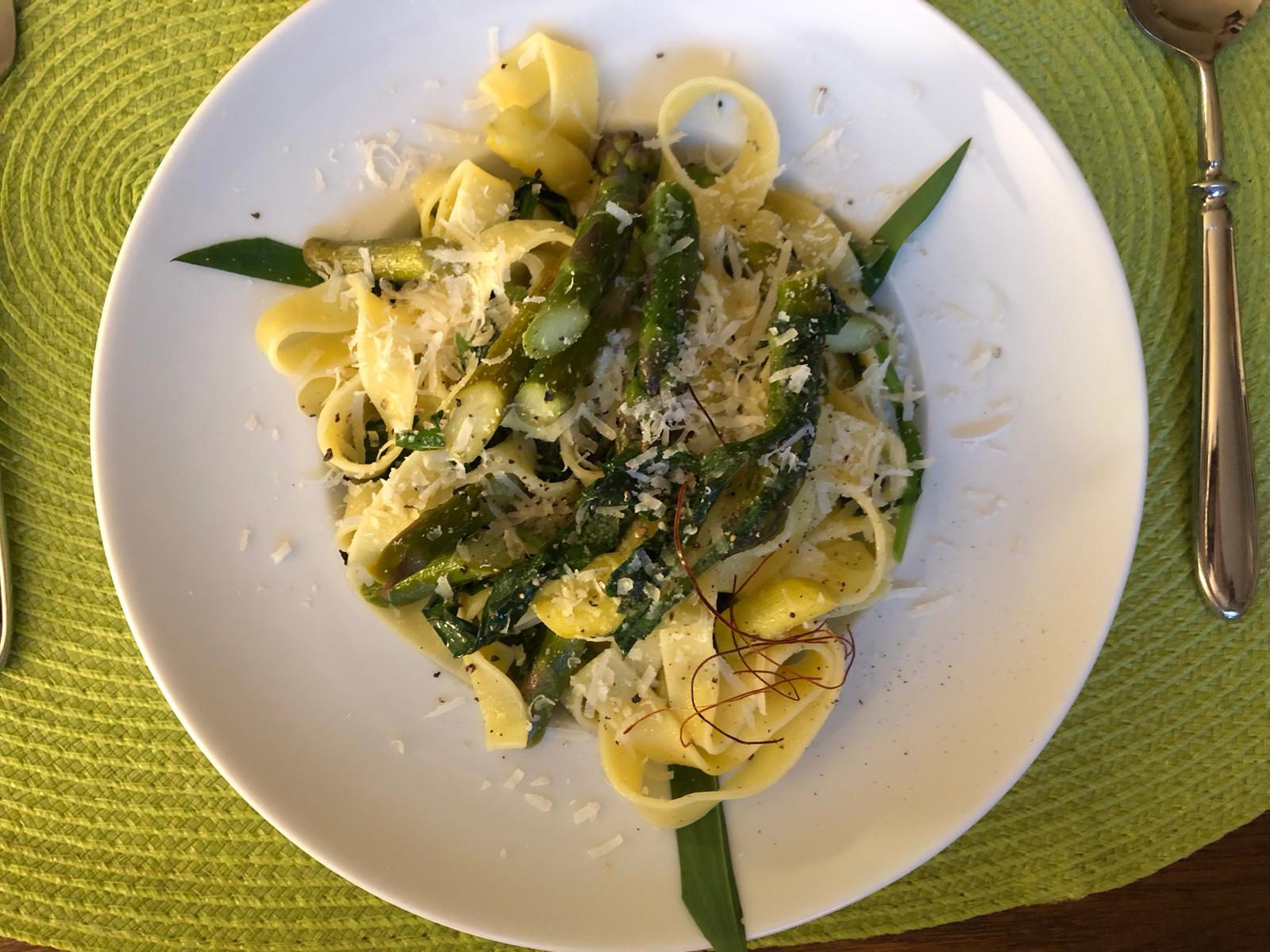 Fettucine mit Bärlauch und grünem Spargel