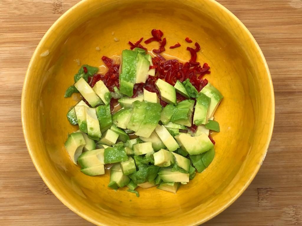 Avocado und Chilischote