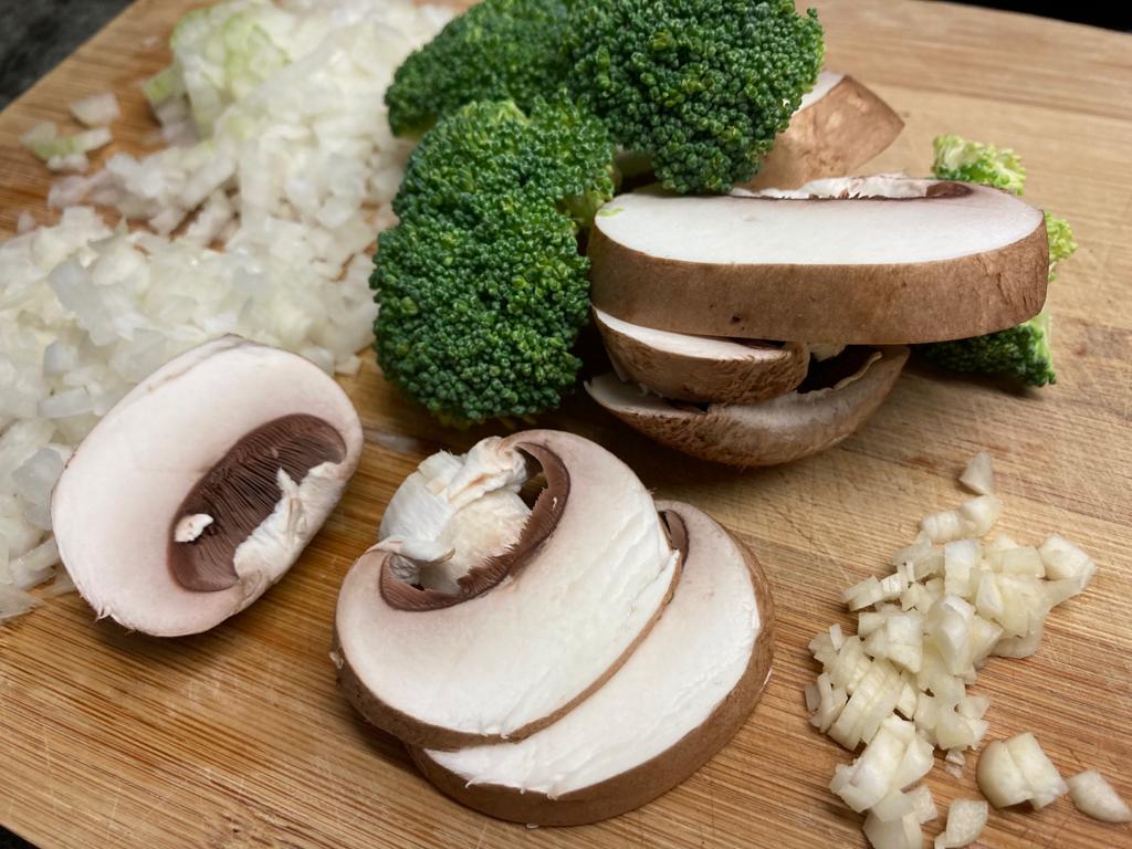 Brokkoli, Champignons, Knoblauch, Zwiebel