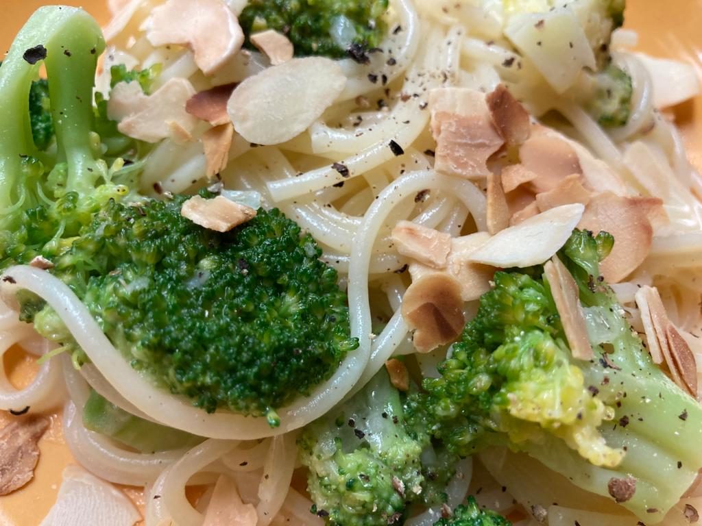 Brokkoli mit Zitronen-Butter-Sauce und Spaghetti – Kochen in Grün