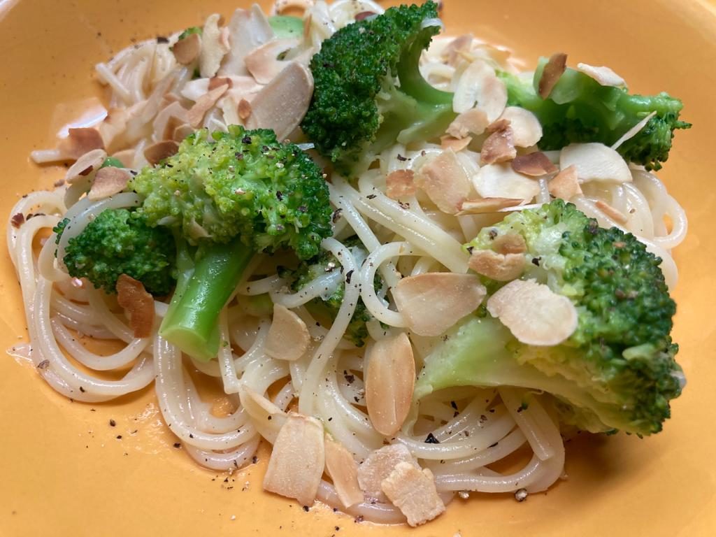Brokkoli mit Zitronen-Butter-Sauce und Spaghetti – Kochen in Grün