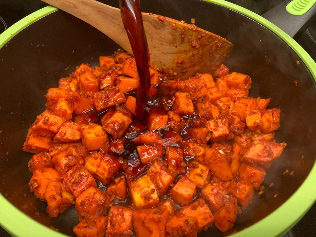 Butternut-Pfanne mit Rotwein ablöschen