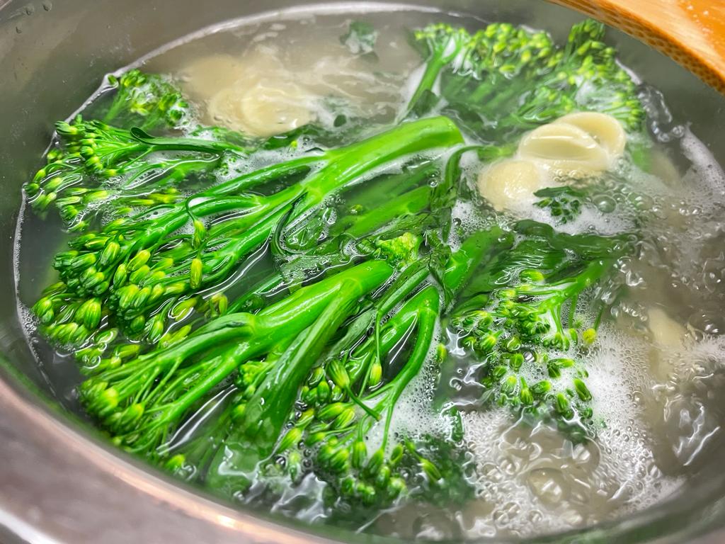 Cime di Rapa mit den Orechiette kochen