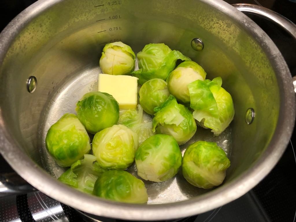 noch ein schönes Stück Butter zum Rosenkohl