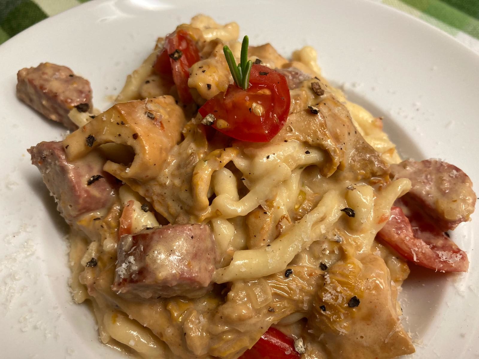 Finferli mit Salsiccia und Strozzapreti