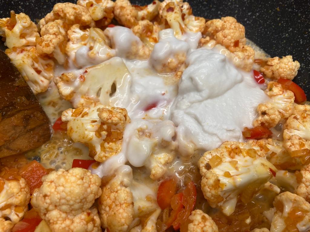 Linsen-Kokos-Curry mit Blumenkohl und Paprika – Kochen in Grün