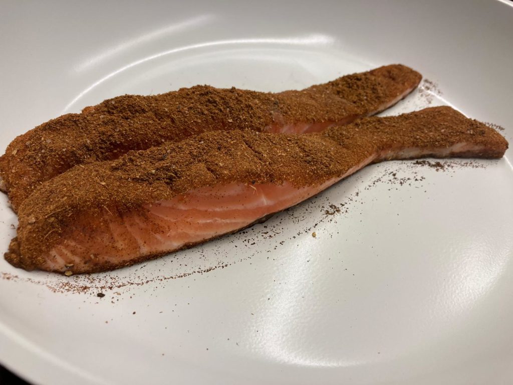 den Lachs trocken anbraten