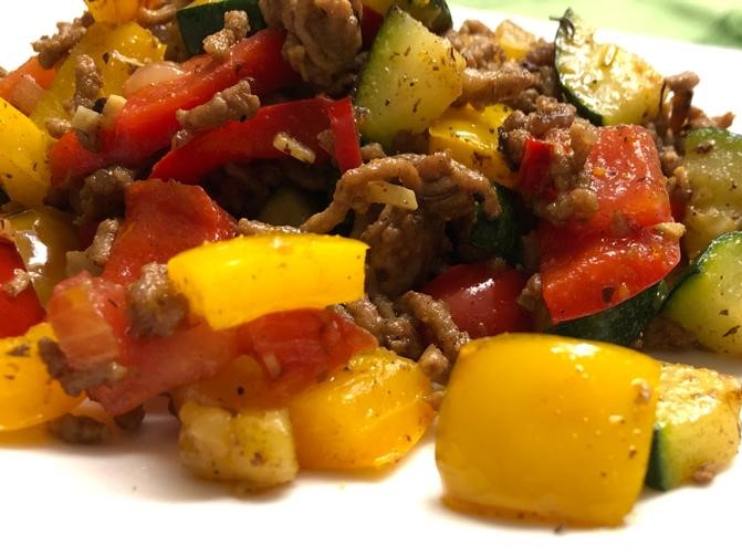 leckere Paprika-Zucchini-Hackpfanne