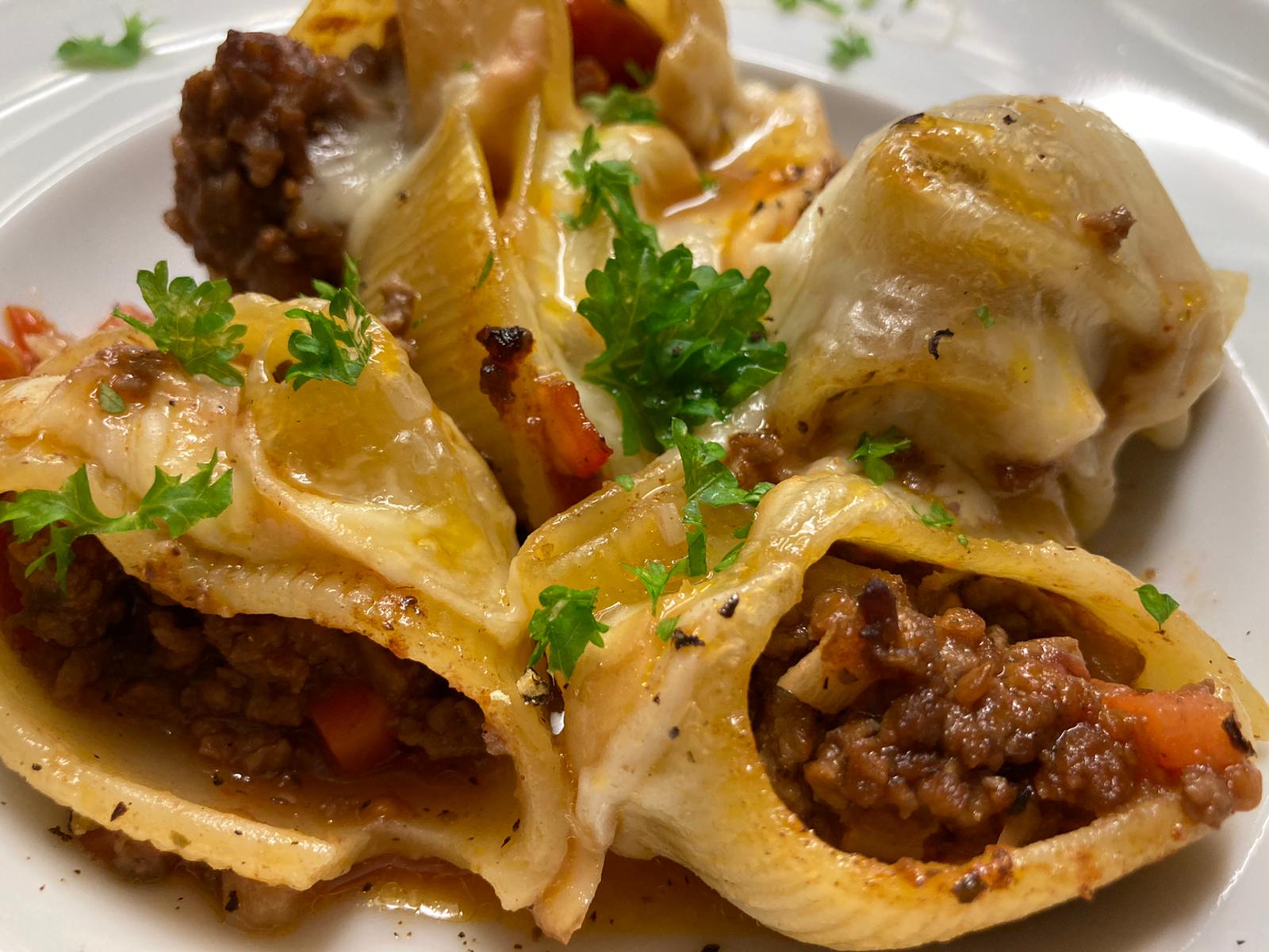 Lumaconi Bolognese mit Scamorza