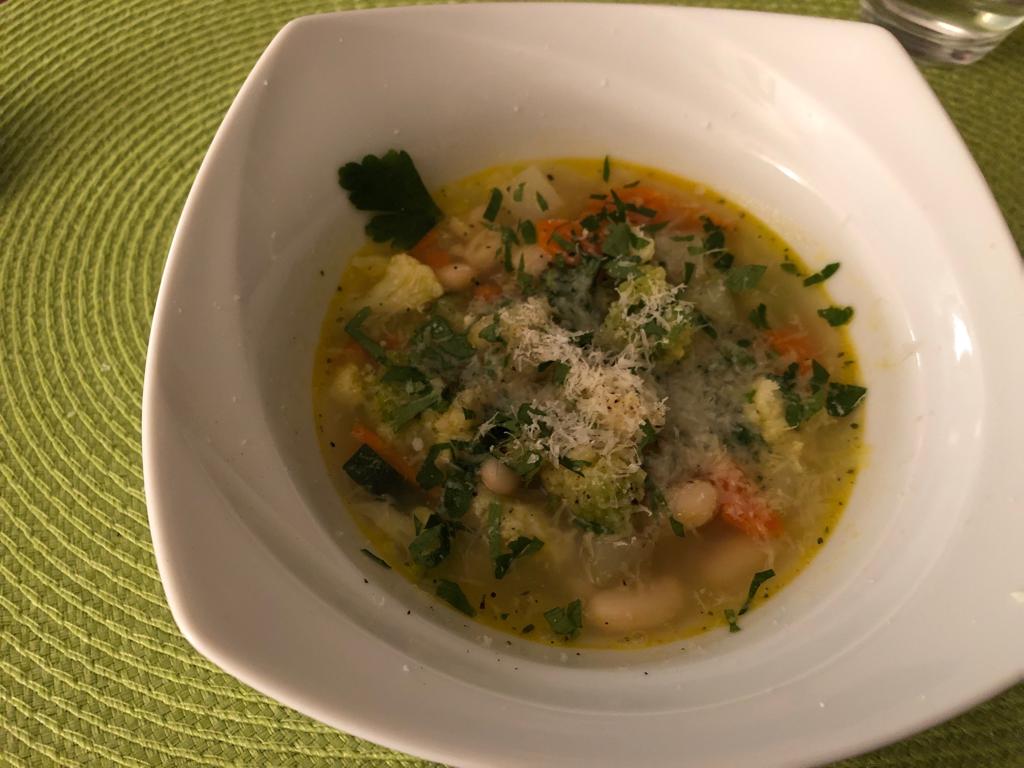 Minestrone mit Parmesan