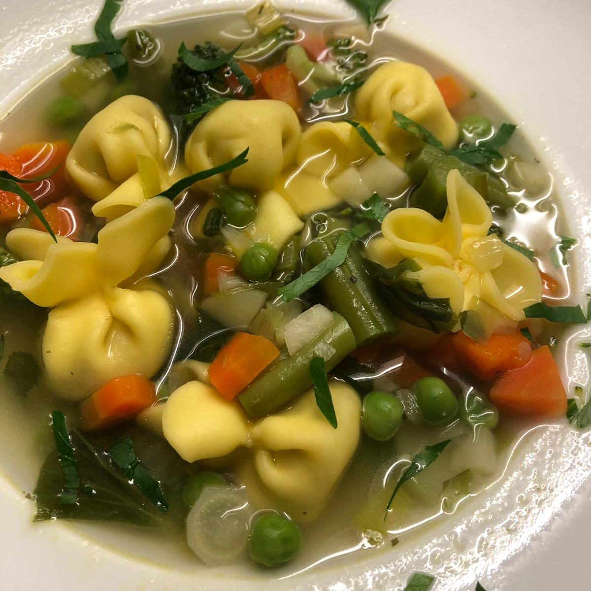 Minestrone mit Perle-Pasta und Parmesan