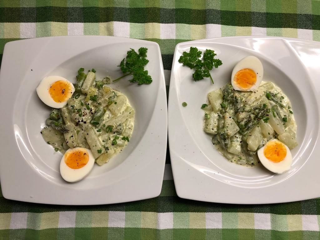 Ragout von grünem Spargel und Kohlrabi - mit Kerbel und Eiern - servierfertig!