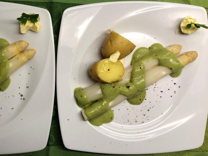 Spargel mit Avocadocreme - Annabelle mit Zitronenbutter