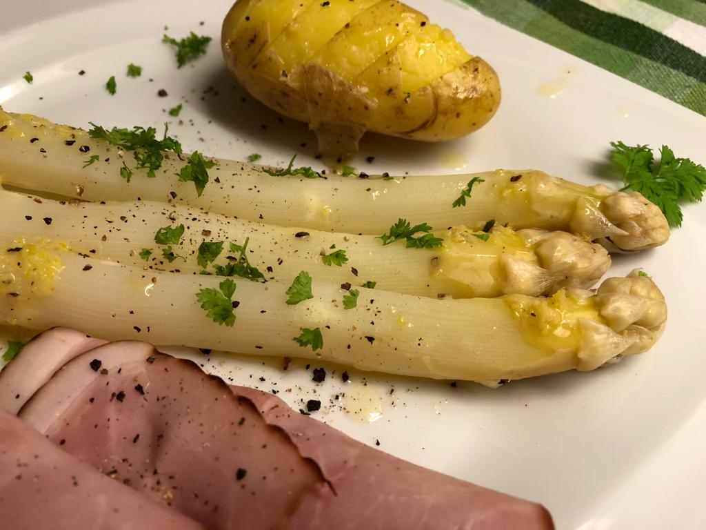 Spargel mit Zitronenbutter und Kerbel