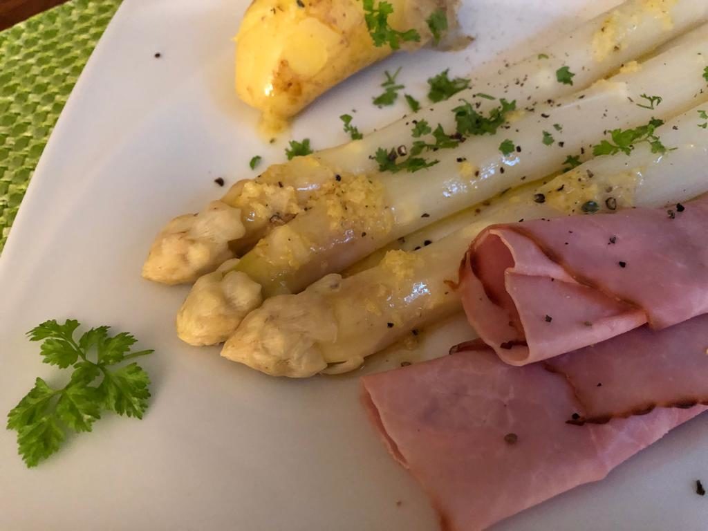 Spargel mit Zitronenbutter und Kerbel