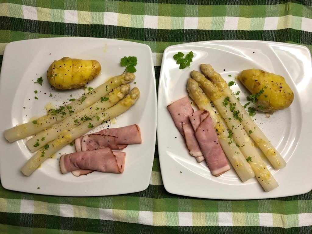 Spargel mit Zitronenbutter und Kerbel servierfertig