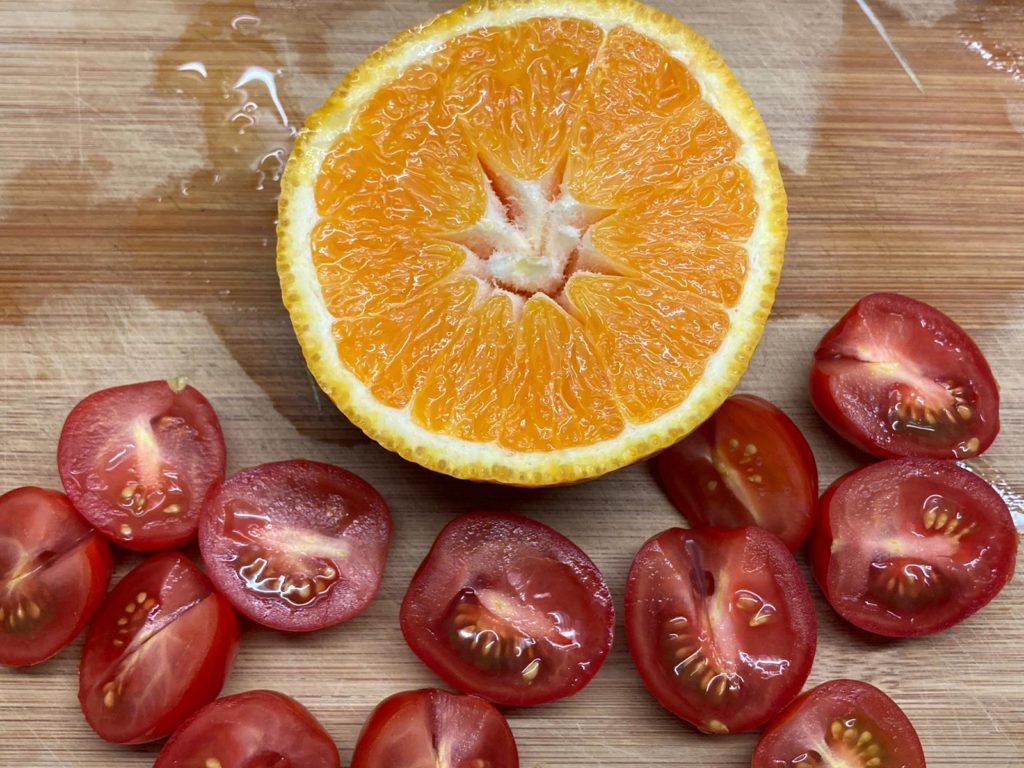 Tomaten und Orange für den Gewürzlachs