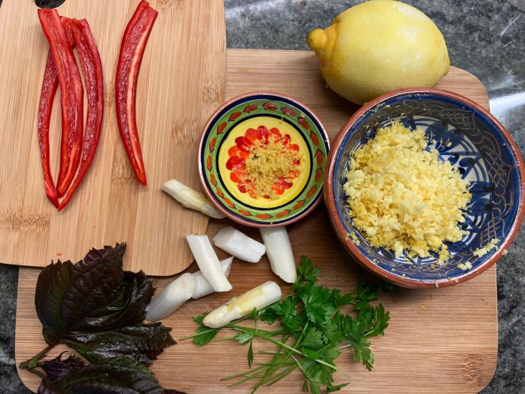 Zutaten für die Scharfe Spargelsuppe mit Ingwer und Zitronengras